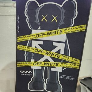 Off-White Graphic Rug with Yellow Accents Carpet